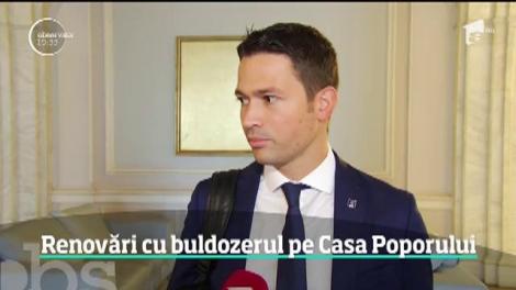 Renovări cu buldozerul pe Casa Poporului