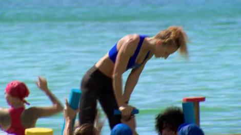 Mersul pe apă, proba de FOC a zilei! "Prinde-mă de păr! Ia părul, măi! Îi distrugem!"