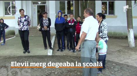 Situaţie tensionată la început de an şcolar într-o localitate din Gorj. Elevii merg degeaba la cursuri
