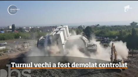 Vechiul turn de control al Aeroportului Bacău s-a făcut una cu pământul, în doar câteva secunde!