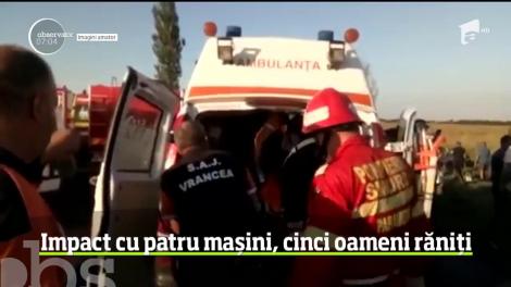 Un accident de circulaţie în care au fost implicate 4 maşini a avut loc pe Drumul European E85 în Vrancea, o şosea cunoscută pentru bilanţul negru al incidentelor rutiere