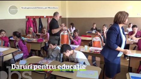 Educaţia poate fi salvată de oamenii cu suflet mare. Aşa s-a întâmplat şi în cazul unor copii din Hunedoara, care au primit daruri la începutul anului şcolar!