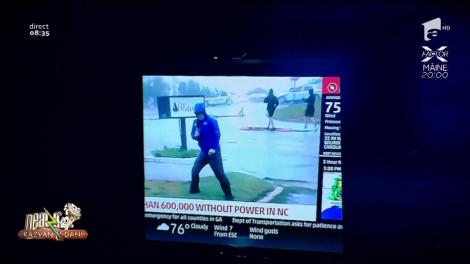 Smiley News! Abia de ține pe picioare. Cum se prezintă rubrica meteo din mijlocul unui uragan