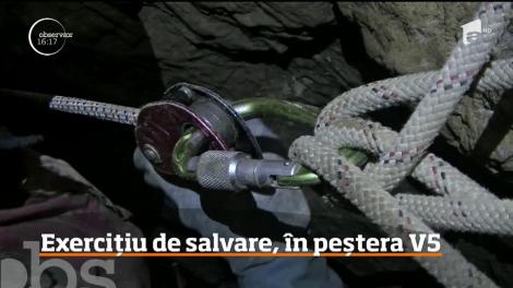 Exerciţiu de salvare, în cea mai adâncă peşteră din România!