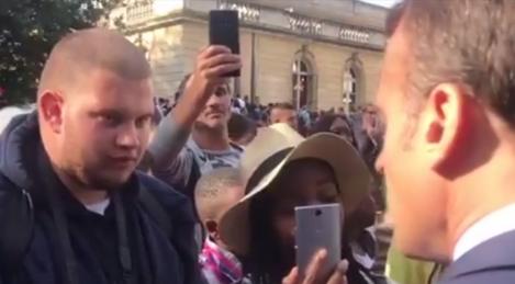 Preşedintele Emmanuel Macron este criticat că a fost arogant cu un tânăr şomer care s-a plâns că nu-l angajează nicio companie din Franţa