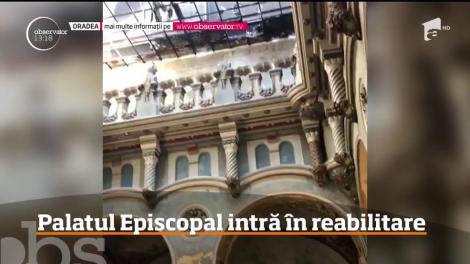 Lucrările de refacere a Palatului Episcopal din Oradea, mistuit de flăcări, au început. De unde vin banii investiți