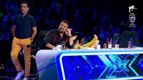 X Factor. Mihai Bendeac a sărutat o concurentă de 15 ori!