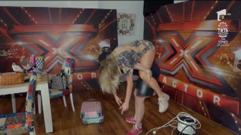Accident în culisele X Factor! Mihai Bendeac a scăpat-o din brațe pe Delia! Vezi ce cucui are jurata!