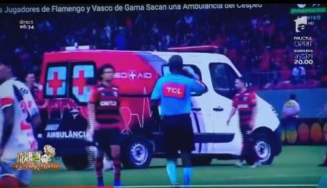 Smiley News! I-a murit bateria. Ambulanța blocată pe terenul de fotbal! Iată ce fac jucătorii