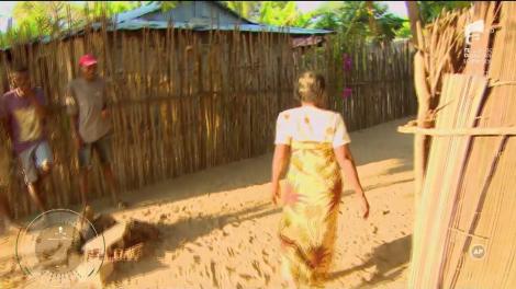 Dorian Popa încearcă să o înveţe limba română pe Vula! Am adus "Hâţ!" în Madagascar!