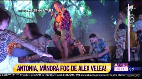 Vedetele s-au dat de gol, chiar la petrecere! Ce făceau în copilărie?