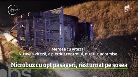 Opt oameni au fost la un pas de moarte, după ce microbuzul în care se aflau s-a răsturnat pe autostrada Sibiu-Sebeş