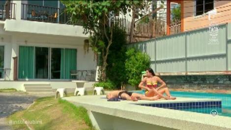 Andreea și Gabriel, cel mai ciudat cuplu al insulei: „Ieși din apă! Ești ca o basculă”