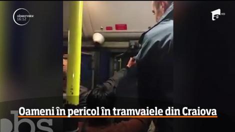 Oameni în pericol în tramvaiele din Craiova
