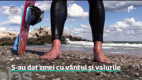 Dacă la munte a fost ger, la mare vântul i-a provocat în larg de amatorii de senzaţii tari