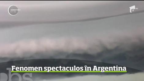 Fenomen spectaculos surprins în Argentina. Un nor orizontal de foarte joasă altitudine a fost zărit de pescari în apropiere de Mar de Plata