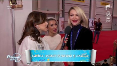 Fetele din trupa Bambi, pasionate de parfumuri şi cosmetice