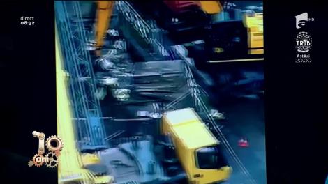 Smiley News. Un Dorel încarcă cu excavatorul "aer" într-o basculantă