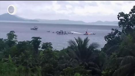 Miracol în Oceanul Pacific, după prăbușirea unui avion plin cu pasageri