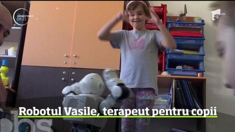 Tratament inedit. Robotul Vasile, terapeut pentru copii