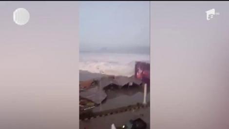 384 de morţi după tsunami, în Indonezia