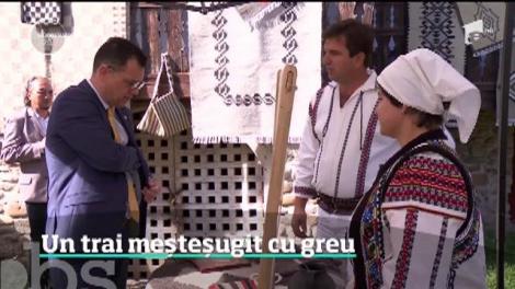 Meşteşugarii români regretă că şi-au dorit să ducă tradiţia mai departe. Nu au unde să-și vândă produsele