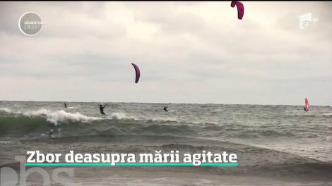 Zeci de kiteri, zbor deasupra mării agitate