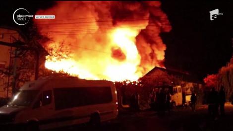 Incendiu violent la un magazin alimentar din Zalău
