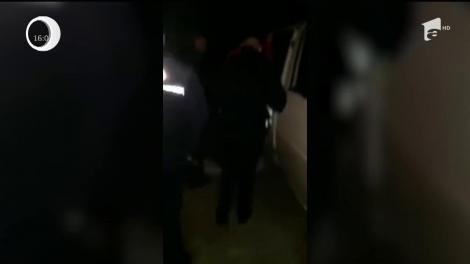 Pasiunea pentru soţia altuia i-a creat probleme cu poliţia unui gorjean. A fost prins şi închis în cuşca unui câine