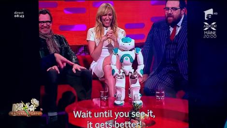 Smiley News! Roboțelul care dansează pe "Gangnam Style"