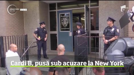 Noua vedetă a muzicii rap, Cardi B, a fost pusă sub acuzare de poliţia din New York, după un incident violent petrecut într-un club de noapte