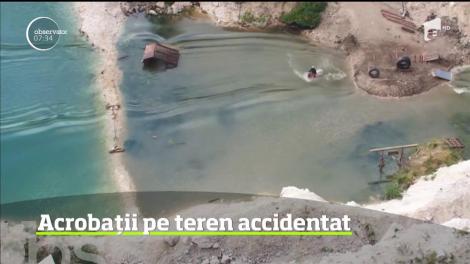 În Austria, o carieră de piatră abandonată este locul unde şi-au dat întâlnire trei maeştri ai unui sport poate mai puţin cunoscut, dar spectaculos: wakeboarding