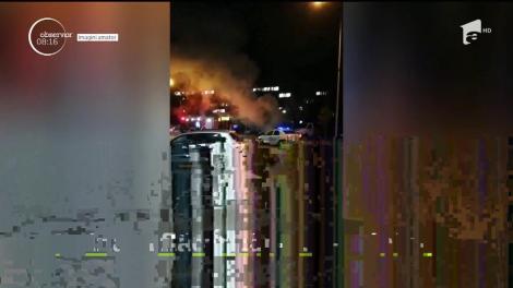 PANICĂ în Alexandria! O maşină a luat foc lângă o benzinărie - VIDEO