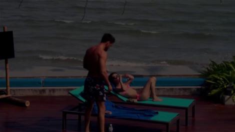 Flore şi Bruno au plecat de pe Insula Iubirii! Ambii au lăsat câte un cadou pentru doi dintre concurenţi!