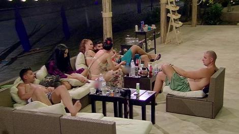 Ionuț nu are o părere prea bună despre Răzvan: "După lauda lui, el e cel mai mare gigolo de aici, dar nu a făcut nimic până acum"