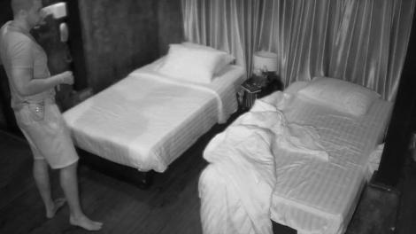 Dezmăț total pe Insula Iubirii! Atingeri interzise între fete și ispite