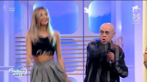 Benone Sinulescu cântă, la "Prietenii de la 11", melodia " Lasă-mă să beau"