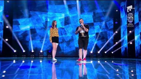 Rone și Bia cântă piesa “Peste ani”, compoziție proprie, pe scena X Factor