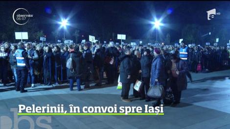 Peste 7.000 de credincioşi au plecat de lângă Bucureşti spre Iaşi pentru a se închina la moaştele Cuvioasei Parascheva