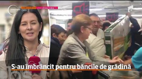 S-au îmbrâncit ca la un meci de rugby pentru o promoție