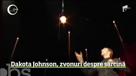 Dakota Johnson şi iubitul ei, solistul trupei ColdPlay ar aştepta un copil împreună