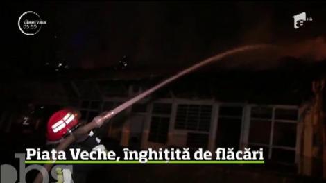 Incendiu de proporţii în Piaţa Veche din Craiova. O hală care adăpostea mai multe standuri a fost cuprinsă de flăcări uriaşe