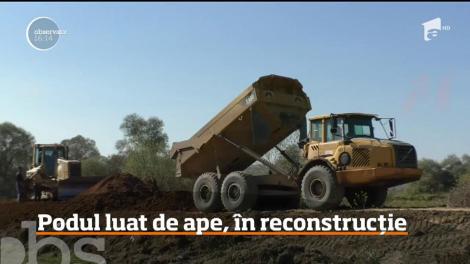 Podul luat de apă din Comăna, în reconstrucție