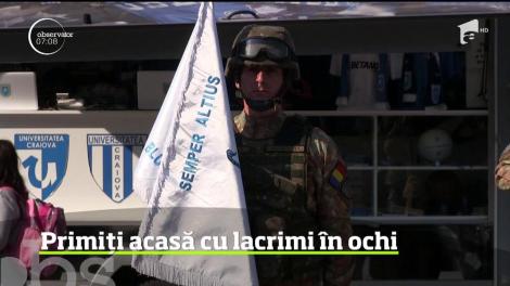 Un detaşament de militari reveniţi acasă dintr-o misiune NATO a avut parte de o ceremonie impresionantă în centrul Craiovei