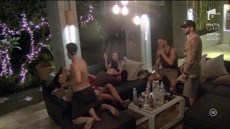 Dezvăluire ULUITOARE la Insula Iubirii. O ispită masculină S-A ÎNDRĂGOSTIT de o concurentă!