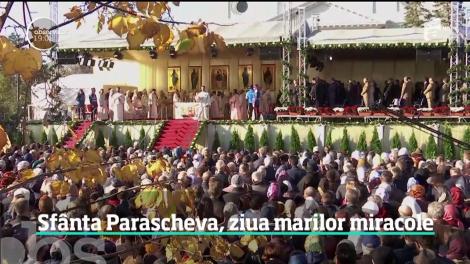 Peste 120 de mii de oameni s-au închinat la moaştele Sfintei Parascheva, în cel mai mare pelerinaj al României