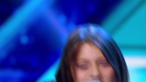 Alannah Myles - Black Velvet. Vezi cum cântă Sonia Chiriac, la X Factor!
