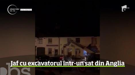 Au dat atacul cu excavatorul. O bandă de răufăcători a jefuit un bancomat dintr-un sat din Anglia, cu ajutorul mastodontului