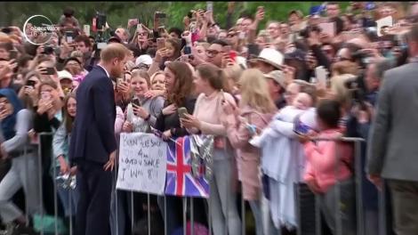 Meghan Markle şi prinţul Harry, primiți cu ovații în Australia