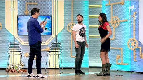 Povestea fotografiilor! Amalia și Dani imită turiștii îndrăgostiți, iubitori de poze artistice